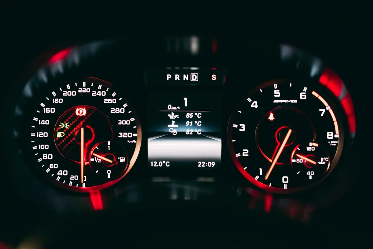 Araç arıza tespit cihazı ve OBD bağlantı kablosu