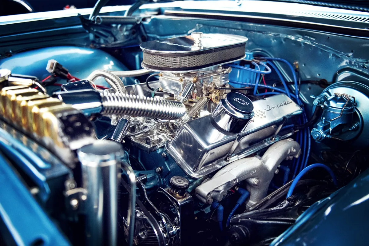 Motor bölmesinde şanzıman ve aktarma organları detayı